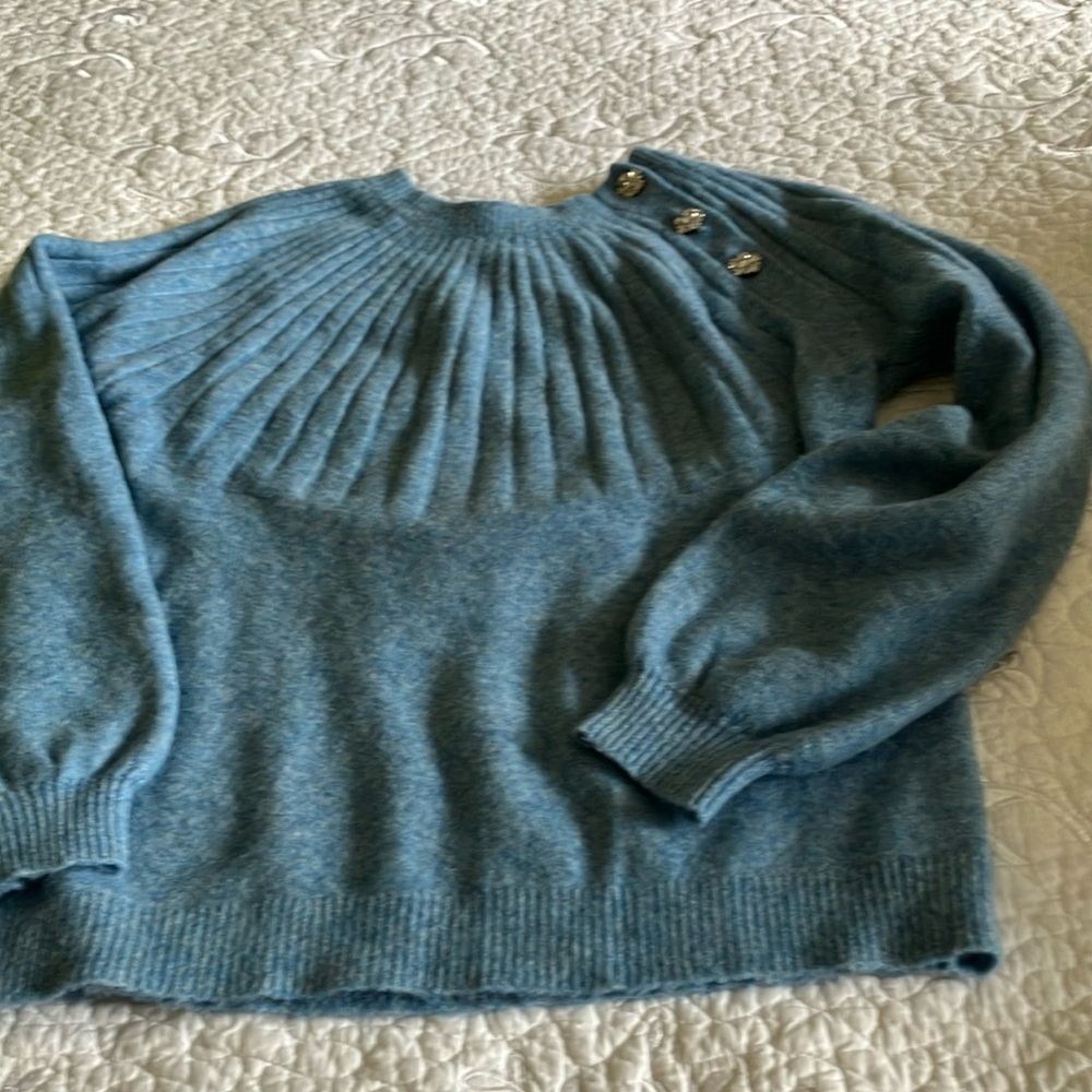 Loft raglan sweater with flowered stoned buttons